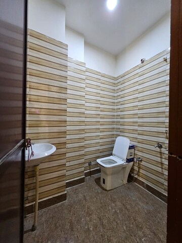 Bathroom in 1 BHK Builder Floor at Saket – for Rent