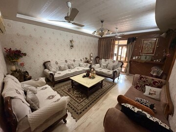 Living Room in 2.5 BHK Apartment at Sethi Max Royale, Sector 76 – for Sale