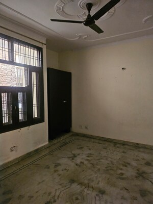 Furnished Amenities in 2 BHK Builder Floor at Sector 49 – for Sale