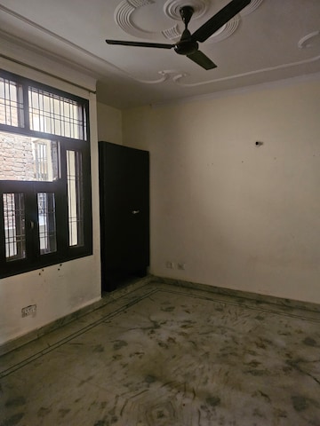 Furnished Amenities in 2 BHK Builder Floor at Sector 49 – for Sale