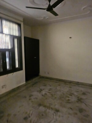 Furnished Amenities in 2 BHK Builder Floor at Sector 49 – for Sale