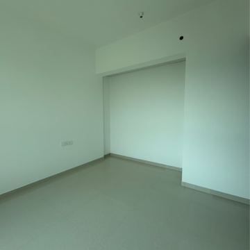 Room in 2 BHK Apartment at Kalpataru Immensa, Kolshet Industrial Area – for Rent
