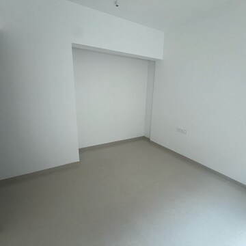 Room in 2 BHK Apartment at Kalpataru Immensa, Kolshet Industrial Area – for Rent