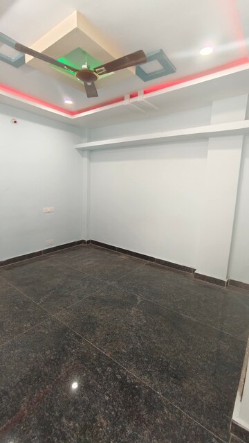 Room in 1 BHK Builder Floor at Somajiguda – for Rent