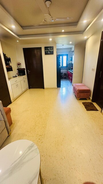 Room in 2.5 BHK Apartment at Vatika City, Sector 49 – for Rent