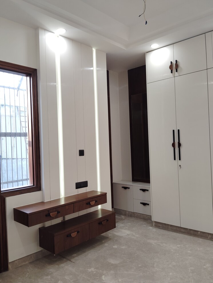 Room, navbharat-apartments 3 Bedroom 1100 Sq.Ft. Builder Floor In Paschim Vihar Delhi 8799817