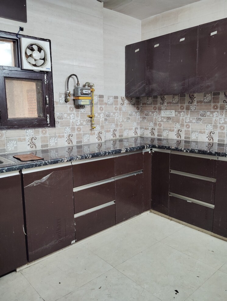 Kitchen, navbharat-apartments 2.5 Bedroom 1000 Sq.Ft. Apartment In Paschim Vihar Delhi 8799825