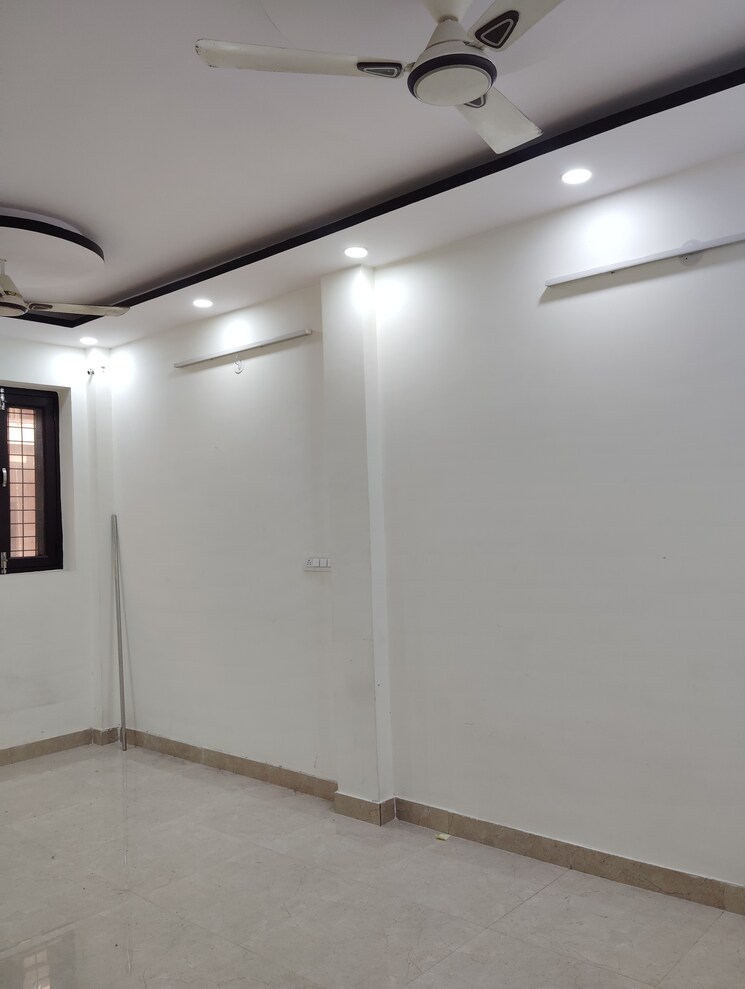 Room, navbharat-apartments 2.5 Bedroom 1000 Sq.Ft. Apartment In Paschim Vihar Delhi 8799825