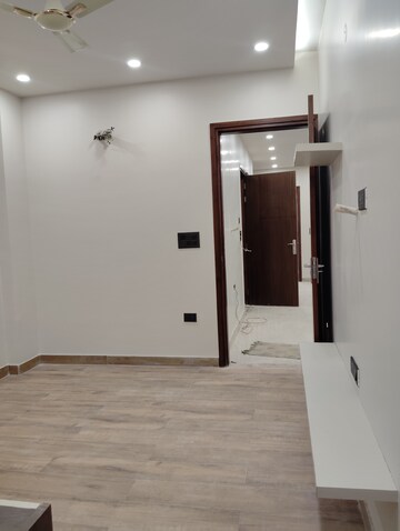 Room in 3 BHK Apartment at Triveni Apartments CGHS, Paschim Vihar – for Rent