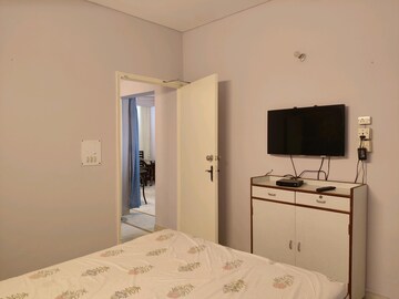 Room in 2 BHK Builder Floor at Unitech South City II, Sector 50 – for Rent