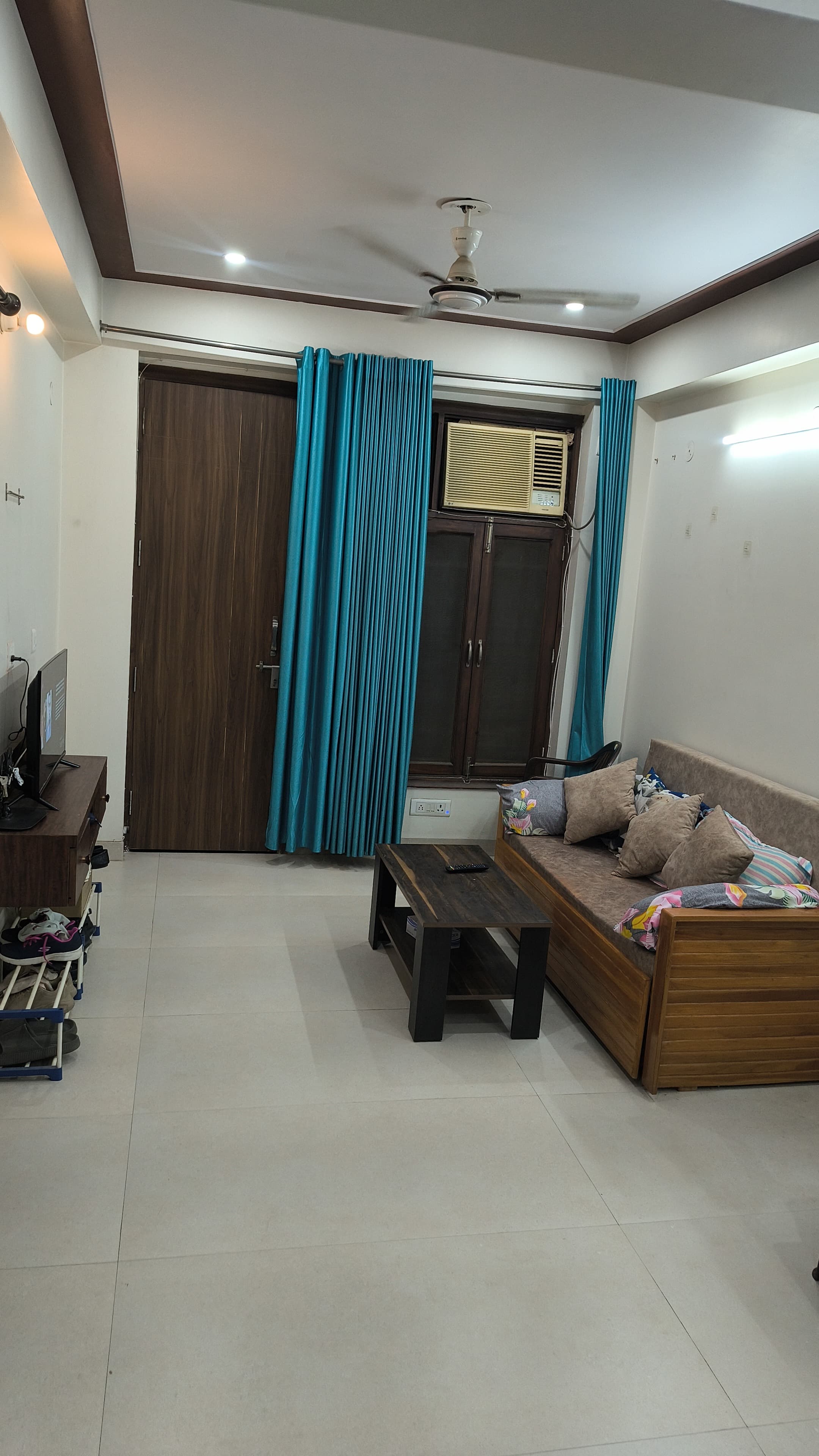 2 BHK + Extra Room 1300 Sq.Ft. Builder Floor in Unitech South City II