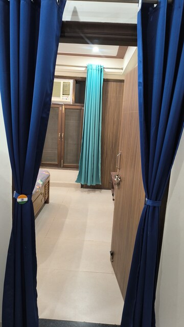 Building Lobby in 2 BHK Builder Floor at Unitech South City II, Sector 50 – for Rent