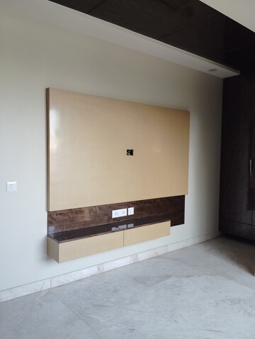 Room in 3 BHK Apartment at Shubh Niketan Apartments, Paschim Vihar – for Rent