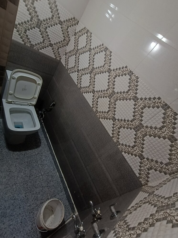 Bathroom, malviya nagar 2 Bedroom 1000 Sq.Ft. Builder Floor In Malviya Nagar Delhi 8799870