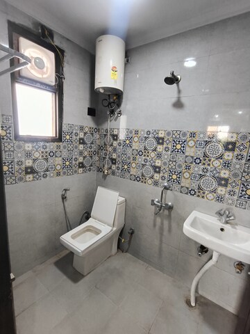 Master Bedroom in 2 BHK Builder Floor at Malviya Nagar – for Rent