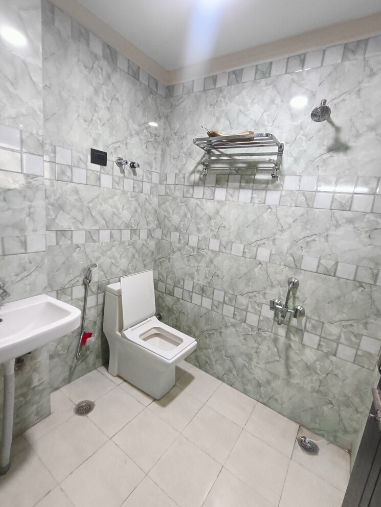 Bathroom, malviya nagar 2 Bedroom 1000 Sq.Ft. Builder Floor In Malviya Nagar Delhi 8799888