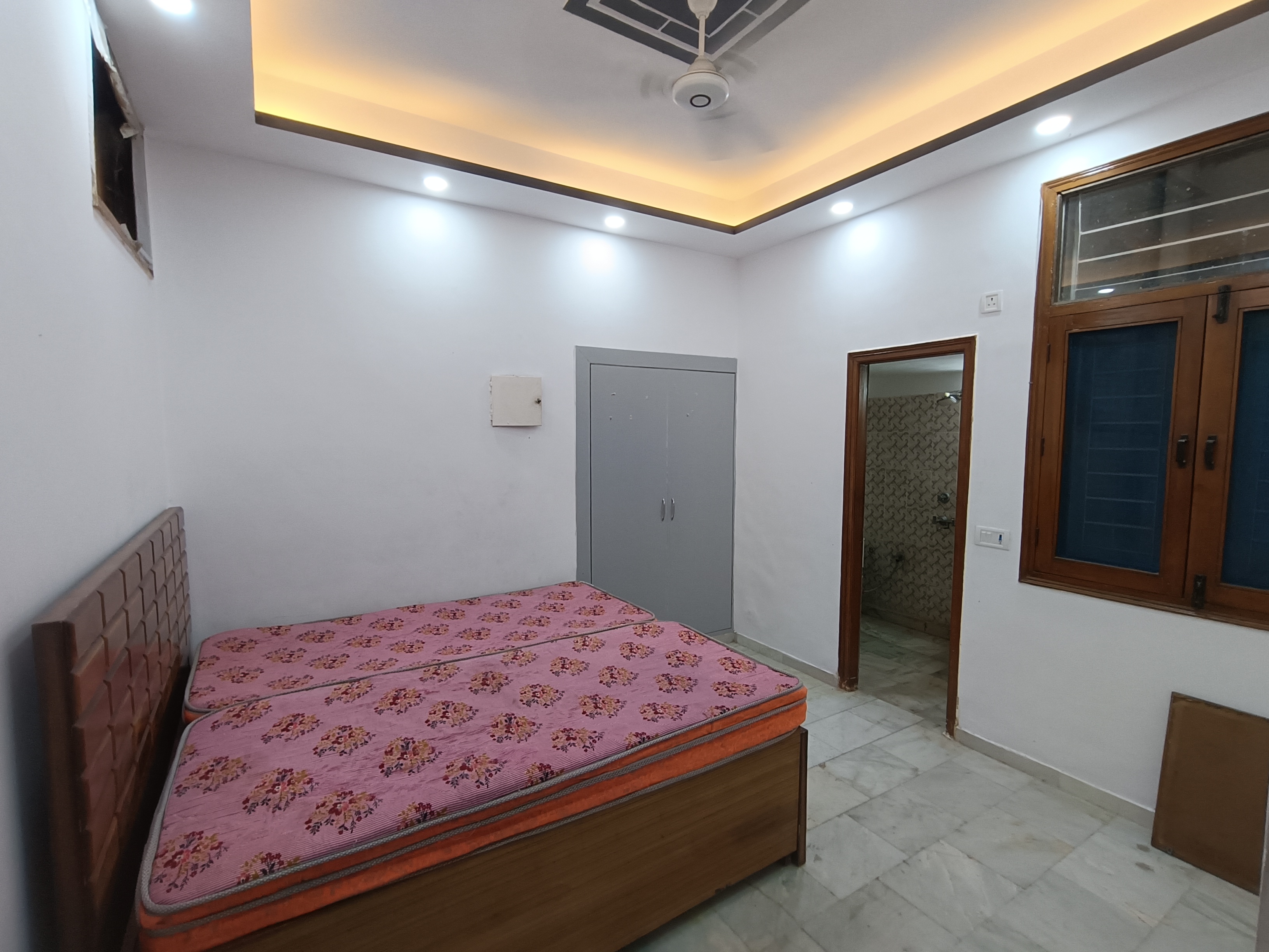 1 BHK Builder Floor For Rent in J4-Block Khirki Extension