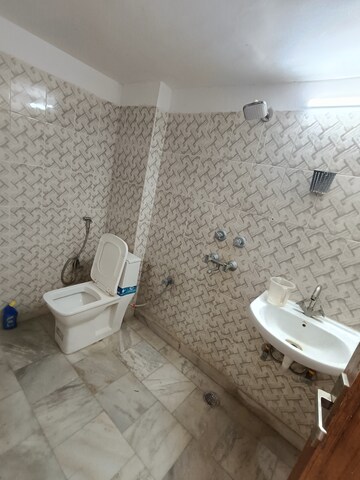 Bathroom in 1 BHK Builder Floor at Malviya Nagar – for Rent