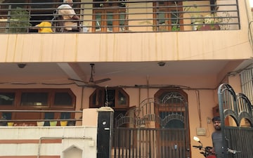 5 BHK Builder Floor For Sale in RWA Apartments Sector 15, Sector 15