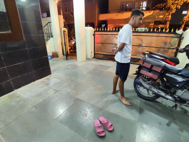  Parking, btm layout stage 2 2 Bedroom 1350 Sq.Ft. Builder Floor In Btm Layout Stage 2 Bangalore 8799932