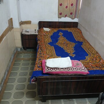 Bedroom in 1 BHK Apartment at Andheri West – for Rent