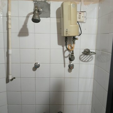 Bathroom in 1 BHK Apartment at Andheri West – for Rent