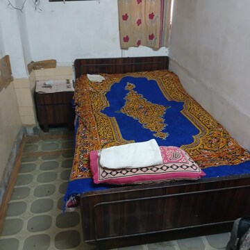 Bedroom in 1 BHK Apartment at Andheri West – for Rent