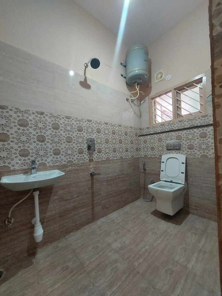 Bathroom, btm layout stage 2 3 Bedroom 1500 Sq.Ft. Builder Floor In Btm Layout Stage 2 Bangalore 8799939