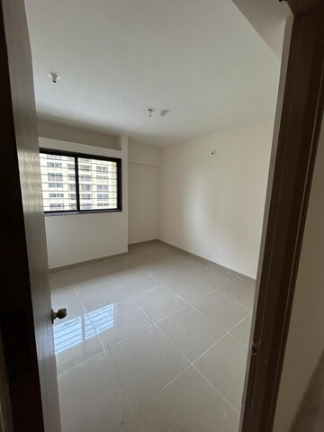 Room in 2.5 BHK Apartment at Magarpatta Riverview City, Loni Kalbhor – for Rent