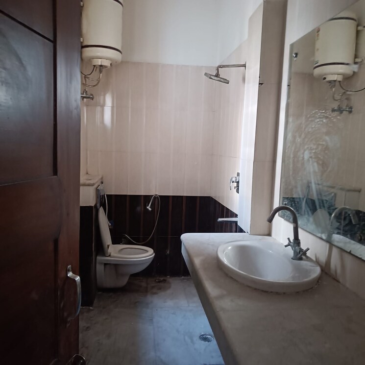 Bathroom, huda-staff-colony 2 Bedroom 1250 Sq.Ft. Builder Floor In Sector 46 Gurgaon 8799945