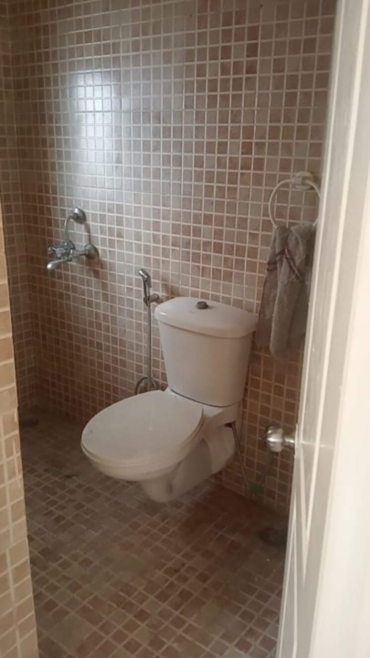 Bathroom, paras-tierea 3 Bedroom 1660 Sq.Ft. Apartment In Sector 137 Noida 8799960