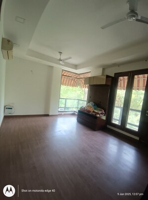 Furnished Amenities in 5 BHK Builder Floor at Lajpat Nagar Iii – for Sale