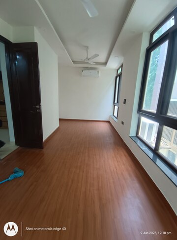 Furnished Amenities in 5 BHK Builder Floor at Lajpat Nagar Iii – for Sale