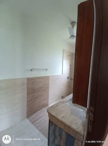 Furnished Amenities in 5 BHK Builder Floor at Lajpat Nagar Iii – for Sale