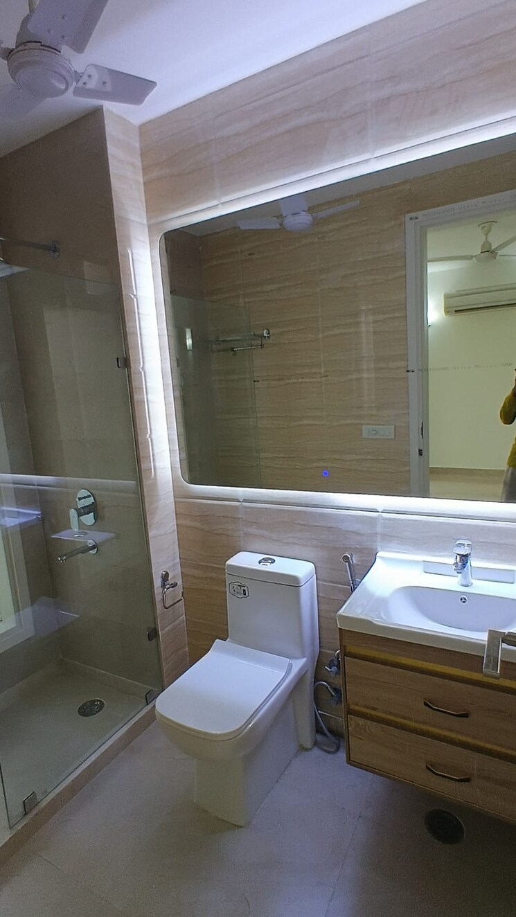 Bathroom, lajpat nagar 4 2 Bedroom 900 Sq.Ft. Builder Floor In Lajpat Nagar 4 Delhi 8799990