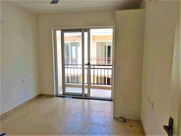 Room in 3 BHK Apartment at Sushma Valencia, International Airport Road – for Rent