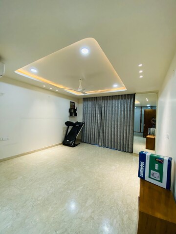 Room in 4 BHK Builder Floor at Uppal Southend, Sector 49 – for Rent