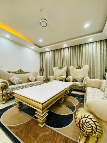 Living Room in 4 BHK Builder Floor at Uppal Southend, Sector 49 – for Rent