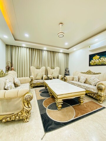 Living Room in 4 BHK Builder Floor at Uppal Southend, Sector 49 – for Rent