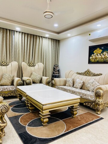 Living Room in 4 BHK Builder Floor at Uppal Southend, Sector 49 – for Rent