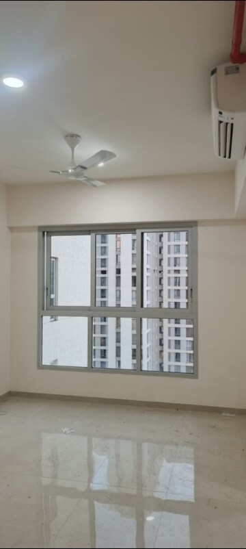 Room in 2 BHK Apartment at Piramal Vaikunth, Balkum Pada – for Rent