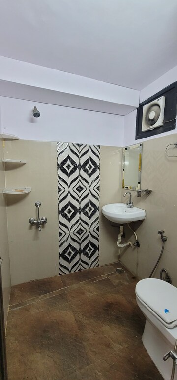 Bathroom in 6+ BHK Independent House at Dayanand Colony – for Sale