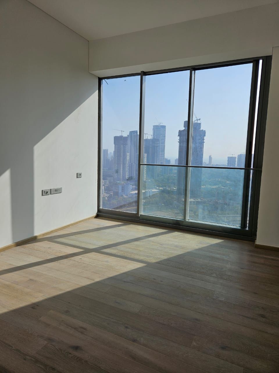 4 BHK + Servant Room 1700 Sq.Ft. Apartment in Rustomjee Crown Phase 2