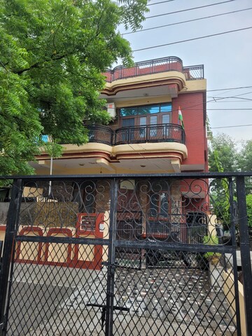 6+ BHK Villa – Exterior View View at Sector 36 - for Sale