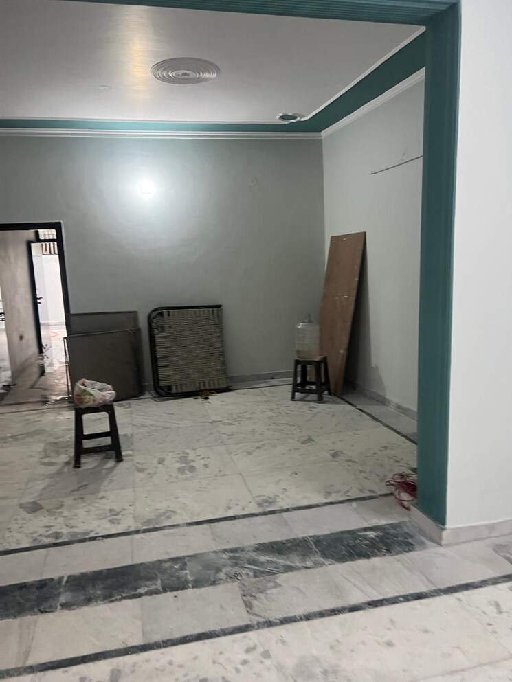  Parking, xu 1 greater noida 4 Bedroom 200 Sq.Mt. Independent House In Xu 1 Greater Noida Greater Noida 8800068