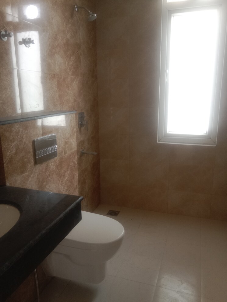 Bathroom, shapoorji-pallonji-joyville-gurgaon 3 Bedroom 1852 Sq.Ft. Apartment In Sector 102 Gurgaon 8800078