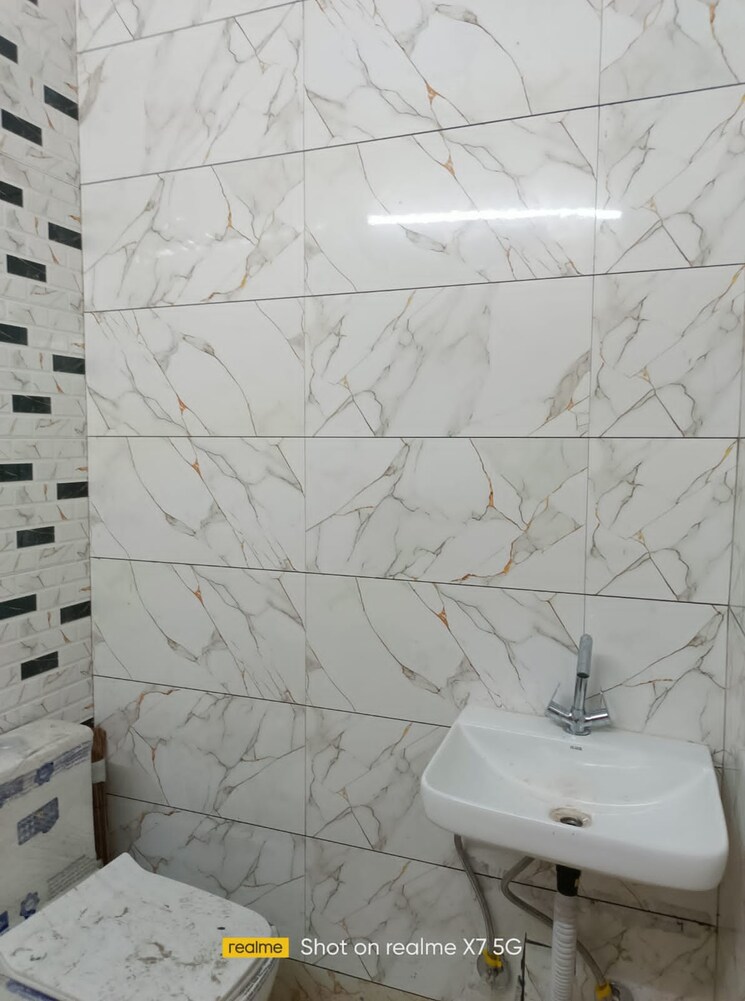 Bathroom, lajpat nagar 4 3 Bedroom 1800 Sq.Ft. Builder Floor In Lajpat Nagar 4 Delhi 8800105