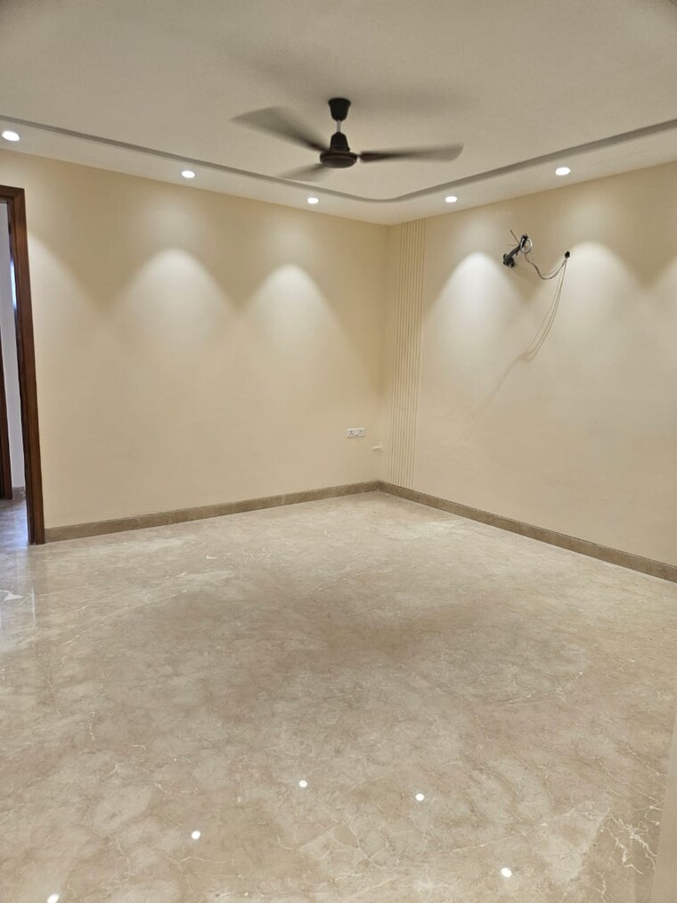 Room, lajpat nagar 4 3 Bedroom 1800 Sq.Ft. Builder Floor In Lajpat Nagar 4 Delhi 8800105