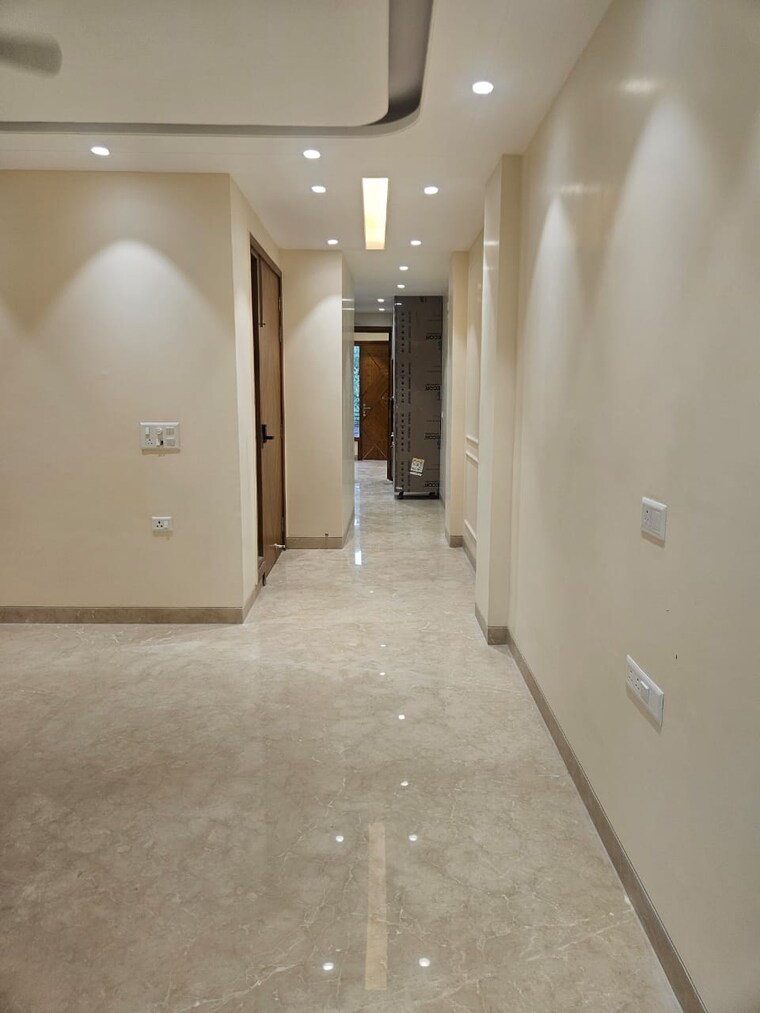 Room, lajpat nagar 4 3 Bedroom 1800 Sq.Ft. Builder Floor In Lajpat Nagar 4 Delhi 8800105