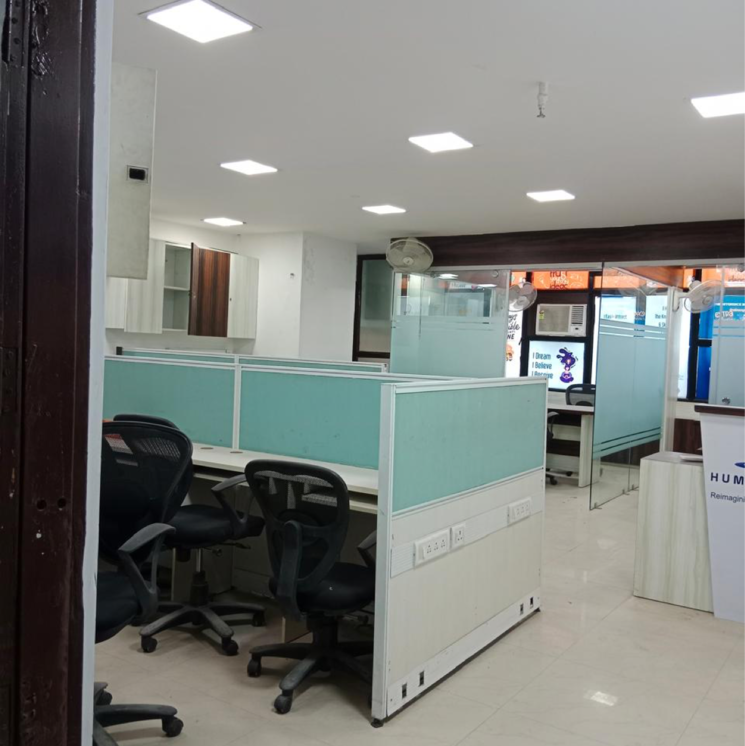 Team Area, netaji subhash place Commercial Office Space 800 Sq.Ft. In Netaji Subhash Place Delhi 8800110